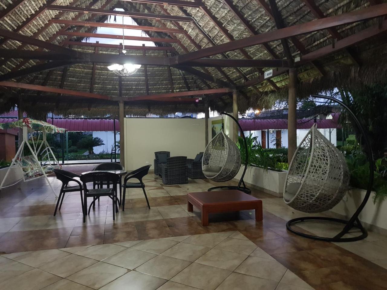Gran Hotel De Lago - Lago Agrio Nueva Loja Dış mekan fotoğraf