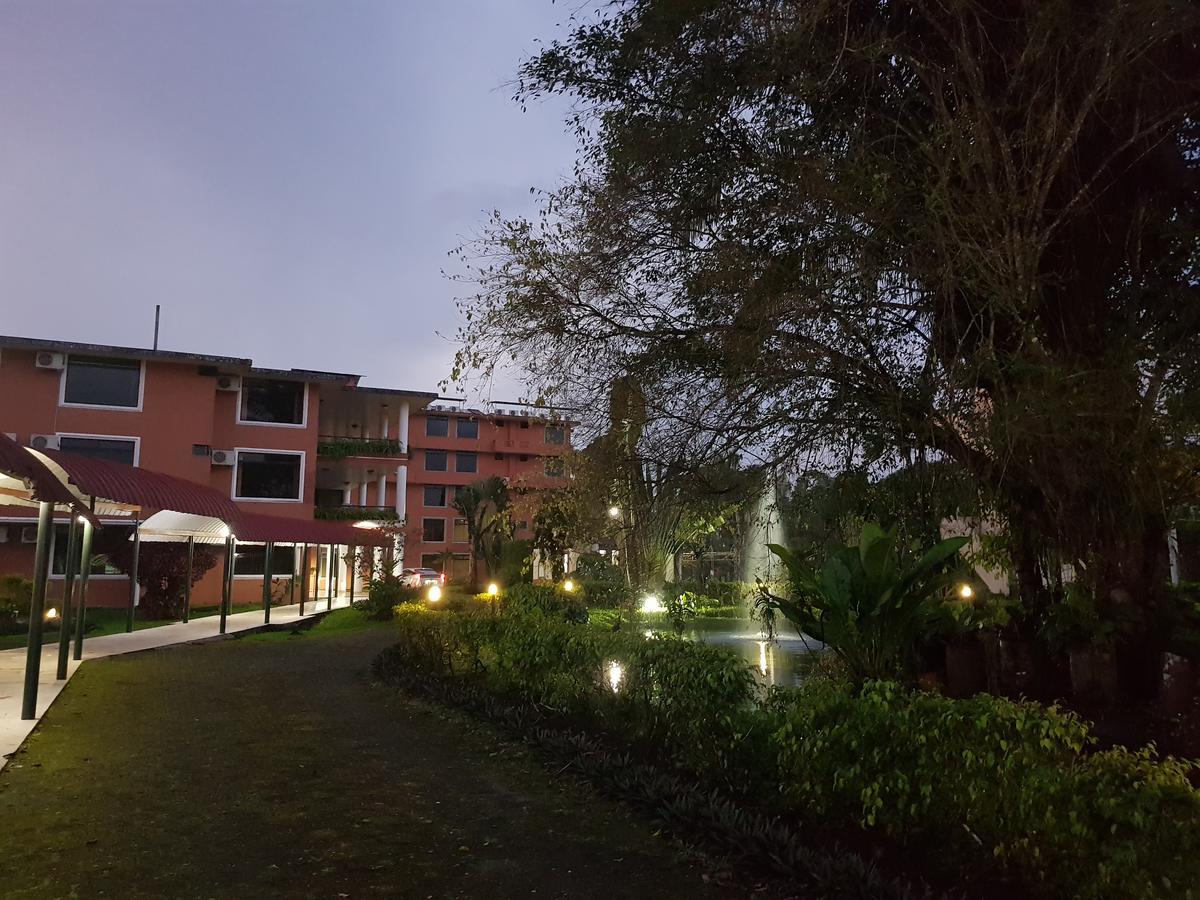 Gran Hotel De Lago - Lago Agrio Nueva Loja Dış mekan fotoğraf