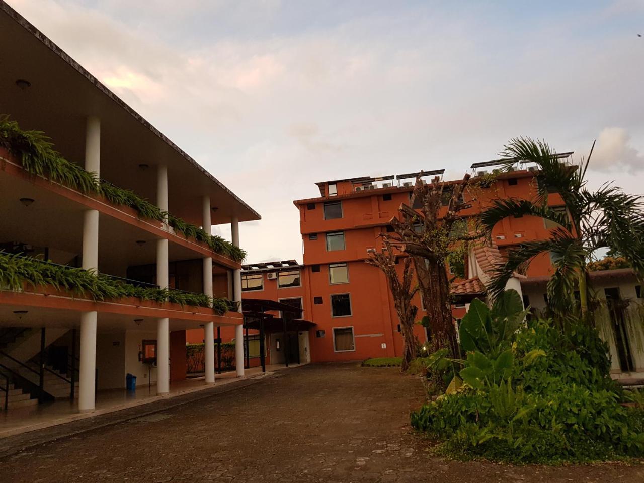 Gran Hotel De Lago - Lago Agrio Nueva Loja Dış mekan fotoğraf